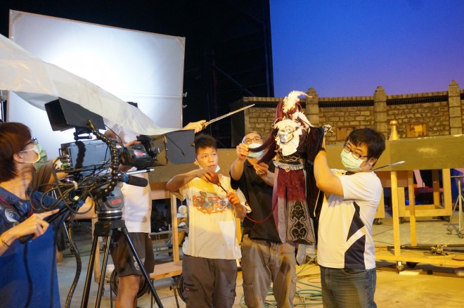 �����f��i�wThunderbolt Fantasy �����Ꙙ�x���C�L���O���A�B�e�̗l�q