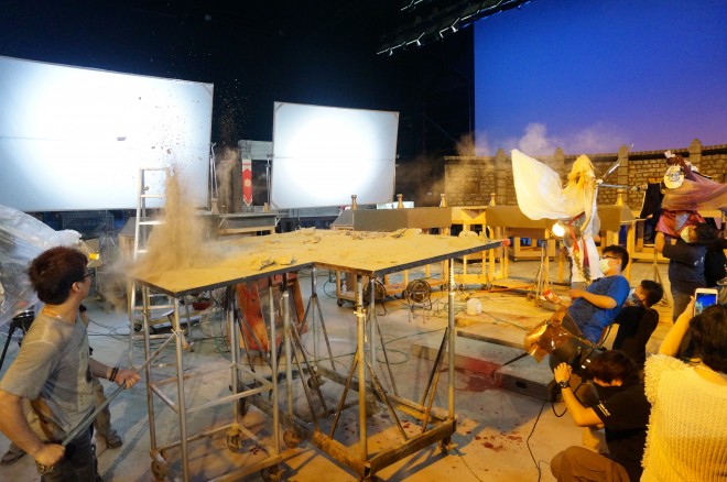 �����f��i�wThunderbolt Fantasy �����Ꙙ�x���C�L���O���A�B�e�̗l�q