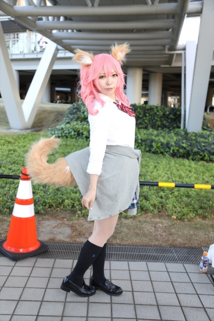 �w�R�~�b�N�}�[�P�b�g95�i�R�~�P95�j�x�R�X�v���C���[�E���ɂ�񂳂�<br>�i�wFateEXTELLA�x�ʑ��̑O�j