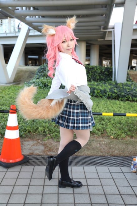 �w�R�~�b�N�}�[�P�b�g95�i�R�~�P95�j�x�R�X�v���C���[�E���ɂ�񂳂�<br>�i�wFateEXTELLA�x�ʑ��̑O�j