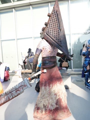 �ߋ��̃R�~�b�N�}�[�P�b�g�Ō������l�^�R�X�v���C���[