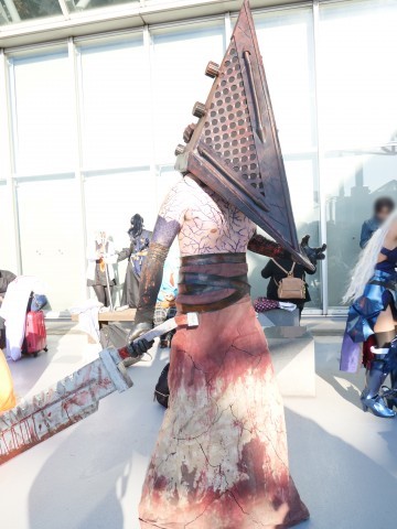 �ߋ��̃R�~�b�N�}�[�P�b�g�Ō������l�^�R�X�v���C���[