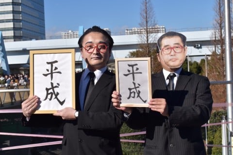 �ߋ��̃R�~�b�N�}�[�P�b�g�Ō������l�^�R�X�v���C���[