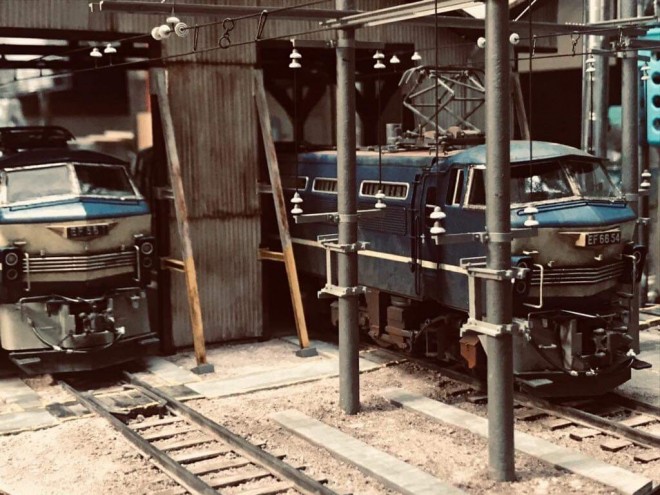 ��i�F�d�C�@�֎� EF66 ����^�Ɠd�C�@�֎� EF66 �O���^�^���쁦����F���ɁAtaka