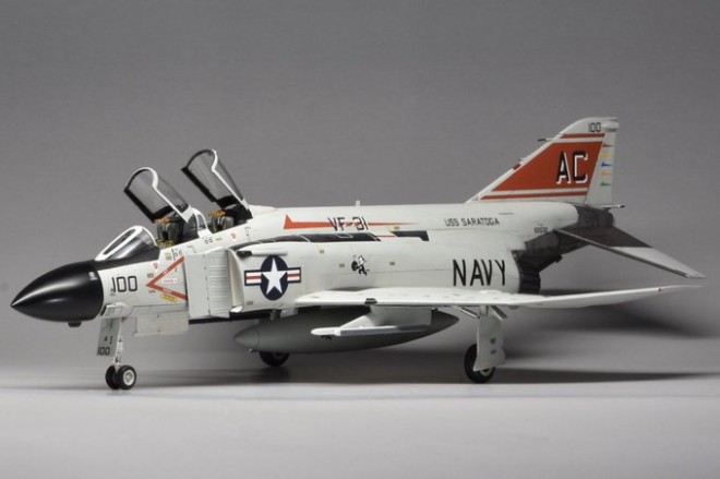 ��i�F�n�Z�K�� 1/72 F-4J�@����F�V���E�P��