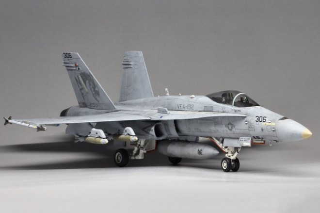 ��i�F�A�J�f�~�[ 1/72 F/A-18C�@����F�V���E�P��