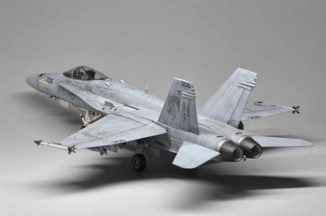 ��i�F�A�J�f�~�[ 1/72 F/A-18C�@����F�V���E�P��