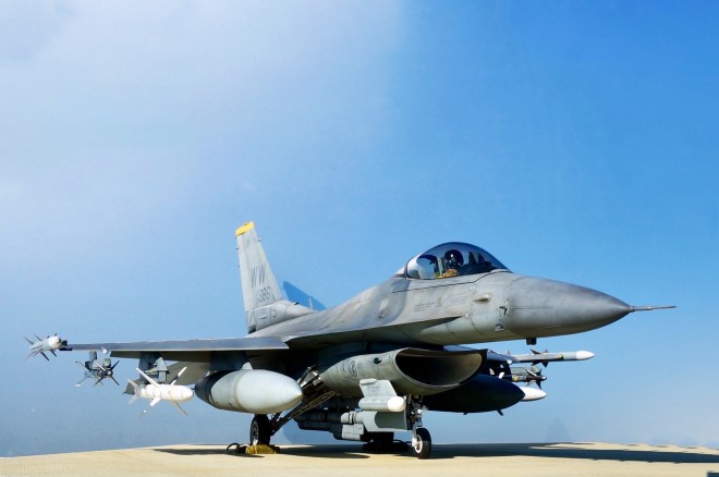 TAMIYA 1/32 F-16CJ �^����FMOKEO�i@Mokezo_yh�j