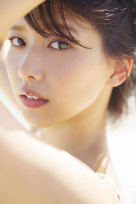 渡邉理佐 秘蔵生写真 2種 渡邉理佐1st写真集 無口】未公開カット掲載フォトギャラリー