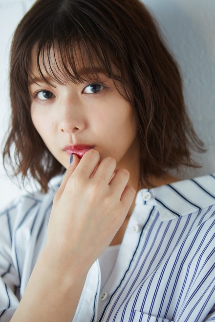 女性アイドル写真集　<<坂道系>> 当選通知書欠）欅坂46 渡邉理佐 1st写真集 「無口」 アザーカット写真集 画像・写真 | 欅坂46・渡邉理佐 1st写真集 37枚目 | ORICON NEWS