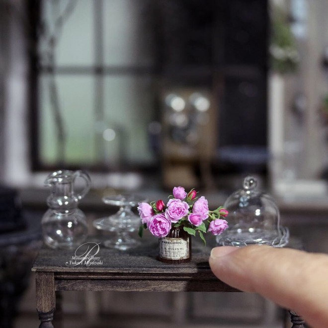 まさに神の手…樹脂粘土とは思えない珠玉のミニチュアフラワー「生きて