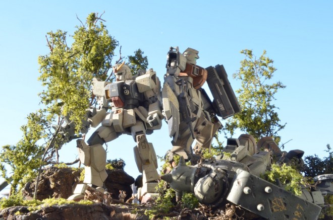 ガンプラをあえて破壊する美学 まるでCG加工されたかのような“爆発の