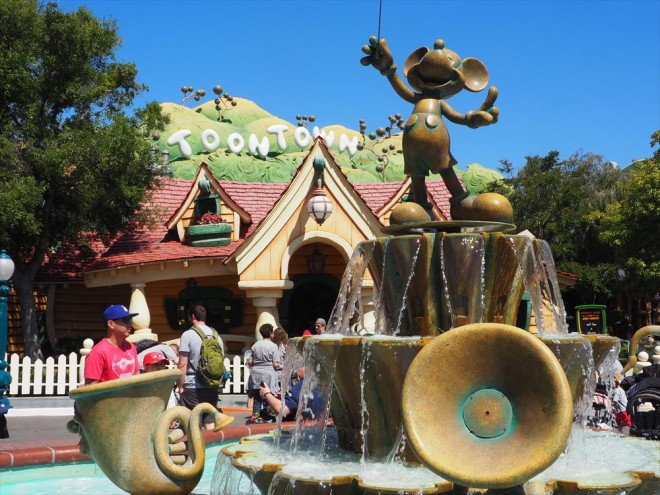 �f�B�Y�j�[�����h�E�p�[�N