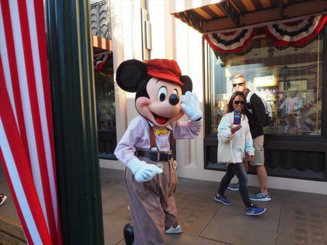 1920�N�㕗�R�X�`���[���̃~�b�L�[�}�E�X���f�B�Y�j�[�E�J���t�H���j�A�E�A�h�x���`���[�E�p�[�N