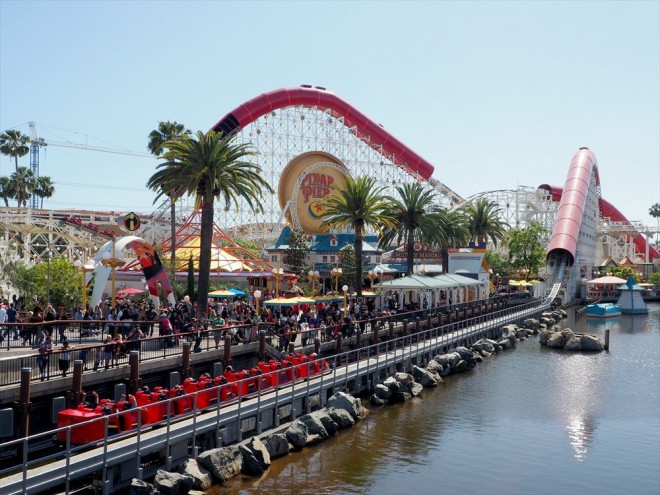 �C���N���f�B�R�[�X�^�[���f�B�Y�j�[�E�J���t�H���j�A�E�A�h�x���`���[�E�p�[�N