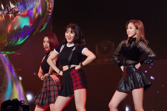 �wKCON 2016 JAPAN�x�ɏo������TWICE