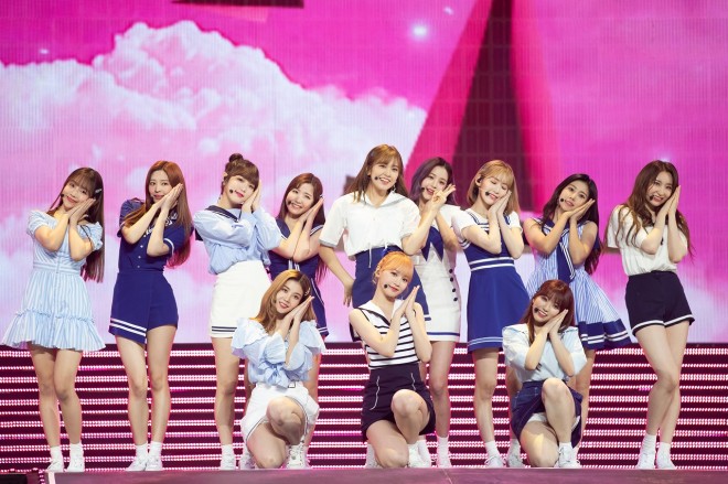 IZ*ONE�wKCON 2019 JAPAN�x�̗l�q�@�iC�jCJ ENM Co Ltd All Rights Reserved