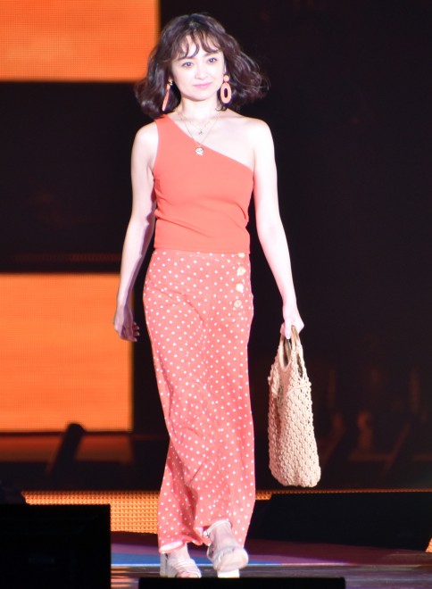 �wRakuten GirlsAward 2019 SPRING�^SUMMER�x�iC�jORICON NewS inc.