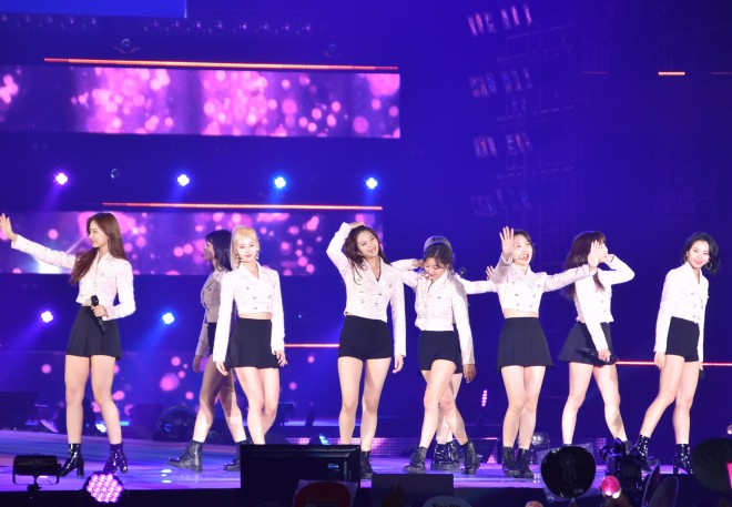 �wRakuten GirlsAward 2019 SPRING�^SUMMER�x�iC�jORICON NewS inc.