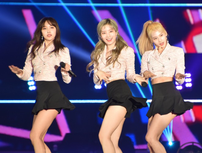 �wRakuten GirlsAward 2019 SPRING�^SUMMER�x�iC�jORICON NewS inc.