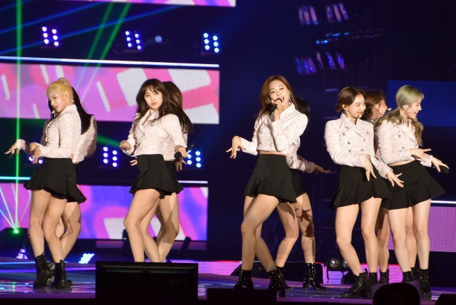 �wRakuten GirlsAward 2019 SPRING�^SUMMER�x�iC�jORICON NewS inc.