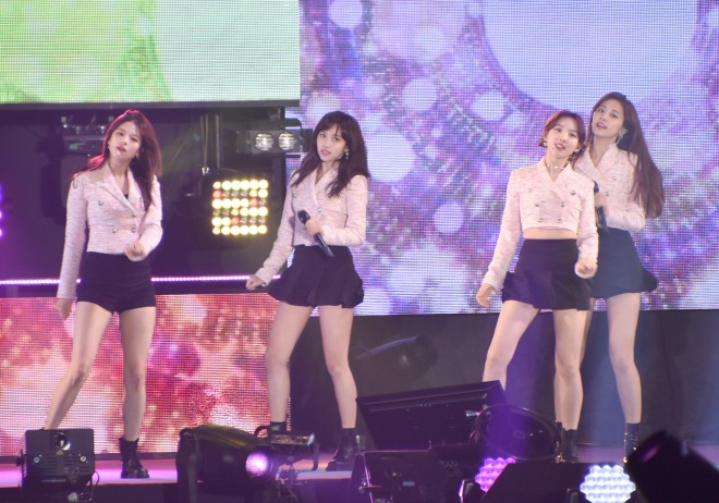 �wRakuten GirlsAward 2019 SPRING�^SUMMER�x�iC�jORICON NewS inc.