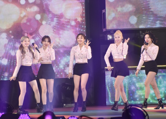 �wRakuten GirlsAward 2019 SPRING�^SUMMER�x�iC�jORICON NewS inc.