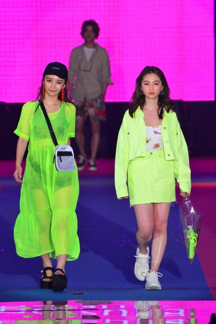 �iC�jRakuten GirlsAward 2019 SPRING�^SUMMER