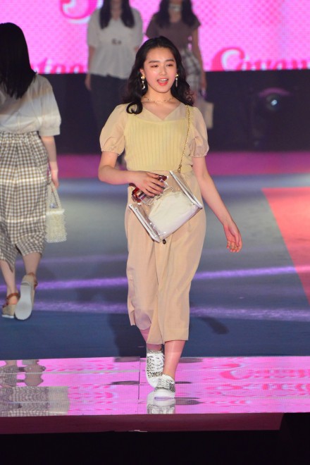 �iC�jRakuten GirlsAward 2019 SPRING�^SUMMER