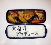 「お弁当に入れるにはかなりリスキーな汁物ですが、北海道の大スターのこの方監修のスープカレーです！」制作＆写真／あや