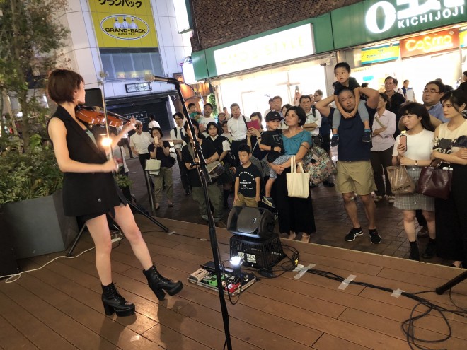 �g�ˎ��Ń��C�u���J��Ayasa