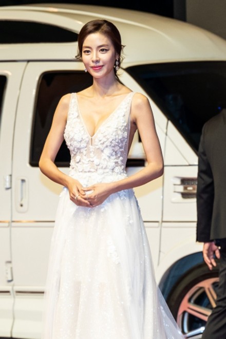 w24񊘎RۉfՁxbhJ[ybgɓoꂵD