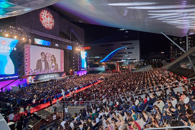 w24񊘎RۉfՁxbhJ[ybgɓoꂵD