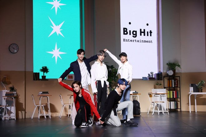 TOMORROW X TOGETHER�@(C)Big Hit Entertainment