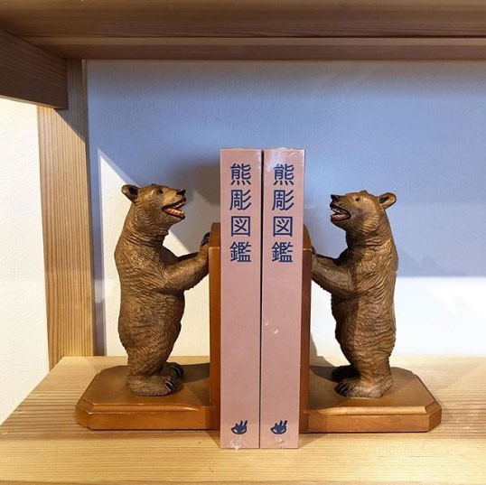 木彫り熊、SNS時代に再注目 “鮭をくわえた”イメージ覆す多様な熊に若者