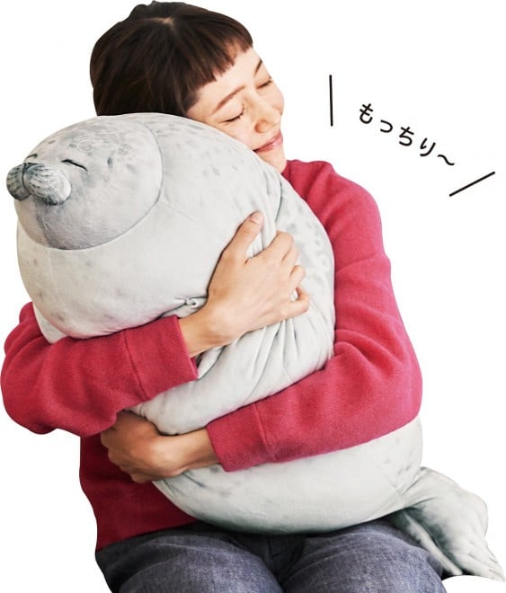 画像 写真 抱っこ牡蠣 に イケメンゴリラの腕枕クッション フェリシモのおもしろ雑貨フォトギャラリー 29枚目 Oricon News