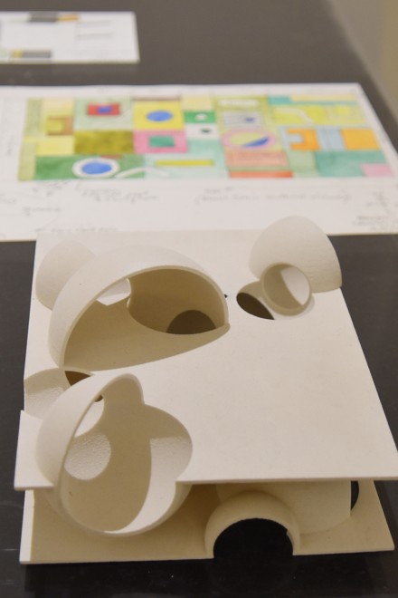 ����R�i�ϕ所�i��p�A��k�s�j�^�A�����J���\���錚�z�ƃX�e�B�[�u���E�z�[�����ɂ�錚�z�͌^�i���z�q�Ƀ~���[�W�A���wSteven Holl�FMaking Architecture�x���j