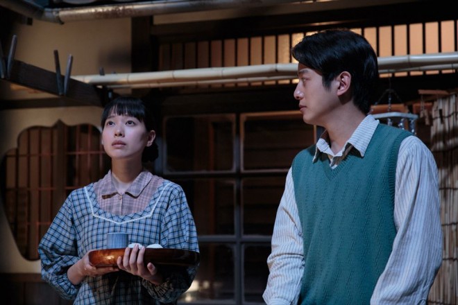 �A���e���r�����w�X�J�[���b�g�x��4�T���B����q�i�˓c�b�����j�͌\��i�a�[�~���j�̗��ɋ��͂��悤�Ƃ��邪�c�iC�jNHK