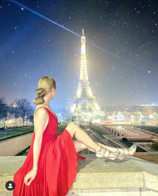 �p���ŊJ�Â��ꂽ�A���@�����e�B�m�̃V���[�ɏ��҂��ꂽ�Ƃ��̗l�q