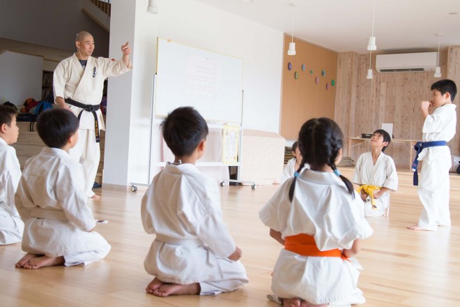 �q�ǂ������ɋ��̎w�������邱�Ƃ�