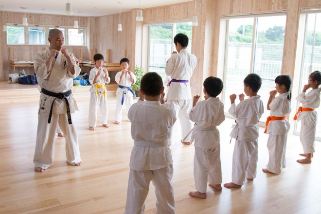 �q�ǂ������ɋ����w�����邱�Ƃ�