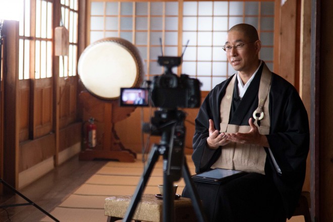 YouTube�̓���B�e��������a��