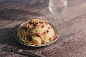 ����Ɛ��N���[��100ml�ƕ��`�[�Y�ƃR�V���E���D���Ȃ����B �J���J���x�[�R���ƃp�X�^�����Ŗ��t��������A�����\�[�X�Ǝ葁�����߂ĂƂ���Ƃ�ɁB