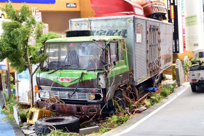 倉庫代わりの廃トラック ボンネットバスが走る農道 田舎ジオラマに思わず ホッ やっぱり 日本人なんだな Oricon News