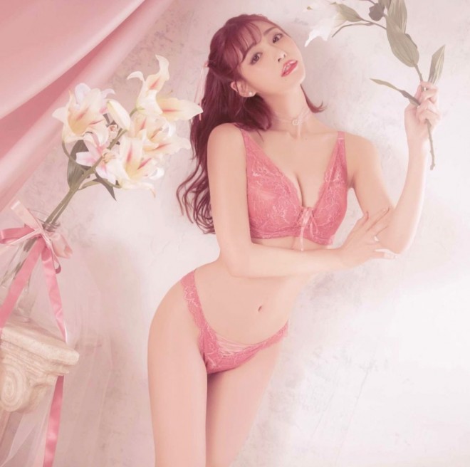 ���ЃA�p�����u�����h�uwhip bunny�v�Ő����≺�����v���f���[�X���Ă��閾���ԃL����