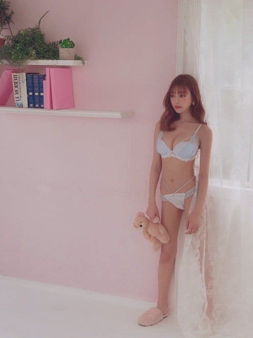 ���ЃA�p�����u�����h�uwhip bunny�v�Ő����≺�����v���f���[�X���Ă��閾���ԃL����