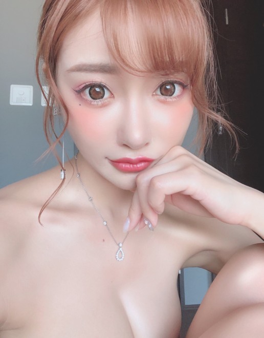 ���ЃA�p�����u�����h�uwhip bunny�v�Ő����≺�����v���f���[�X���Ă��閾���ԃL����