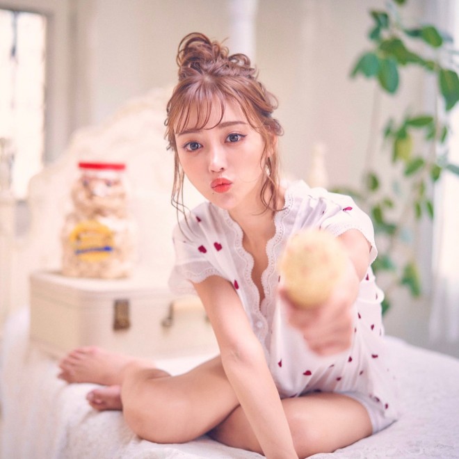 ���ЃA�p�����u�����h�uwhip bunny�v�Ő����≺�����v���f���[�X���Ă��閾���ԃL����