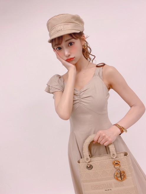 ���ЃA�p�����u�����h�uwhip bunny�v�Ő����≺�����v���f���[�X���Ă��閾���ԃL����