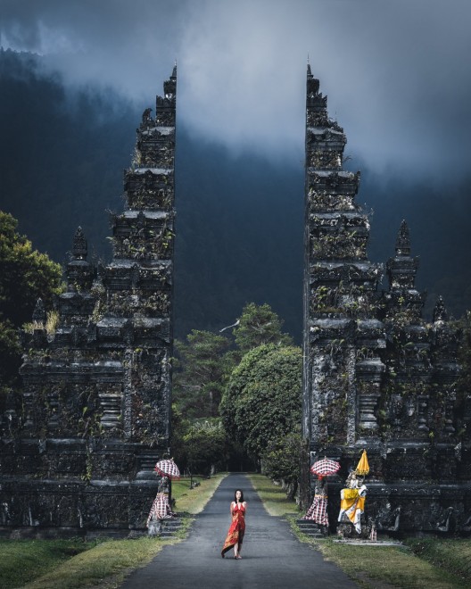 �ِ��E�Ɍq�����Ă������ȃS���t�������i�C���h�l�V�A�E�o�����j